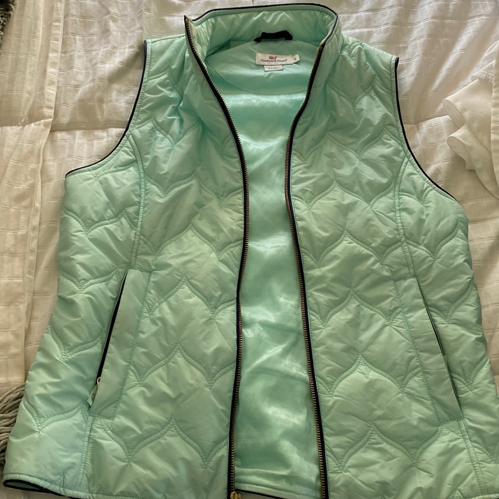 Vineyard vine vest.  Smalll  teal green